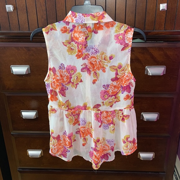 Sheer Button-Up Floral Blouse 🌸 - Picture 2 of 2